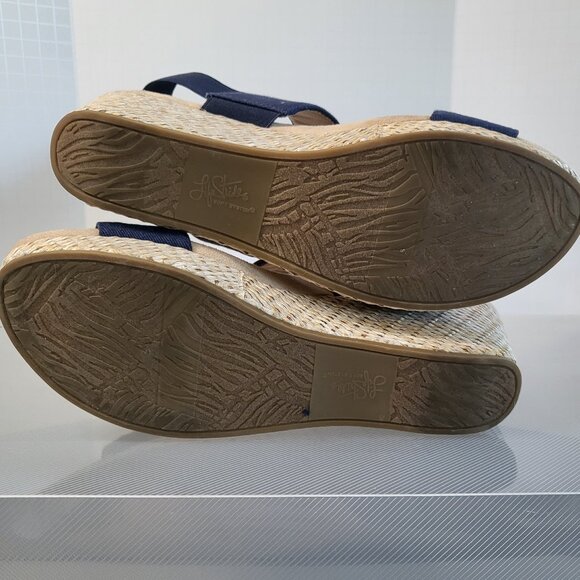 Life Stride Soft System navy blue wedge sandals EUC worn once size 9.5 - Picture 8 of 13
